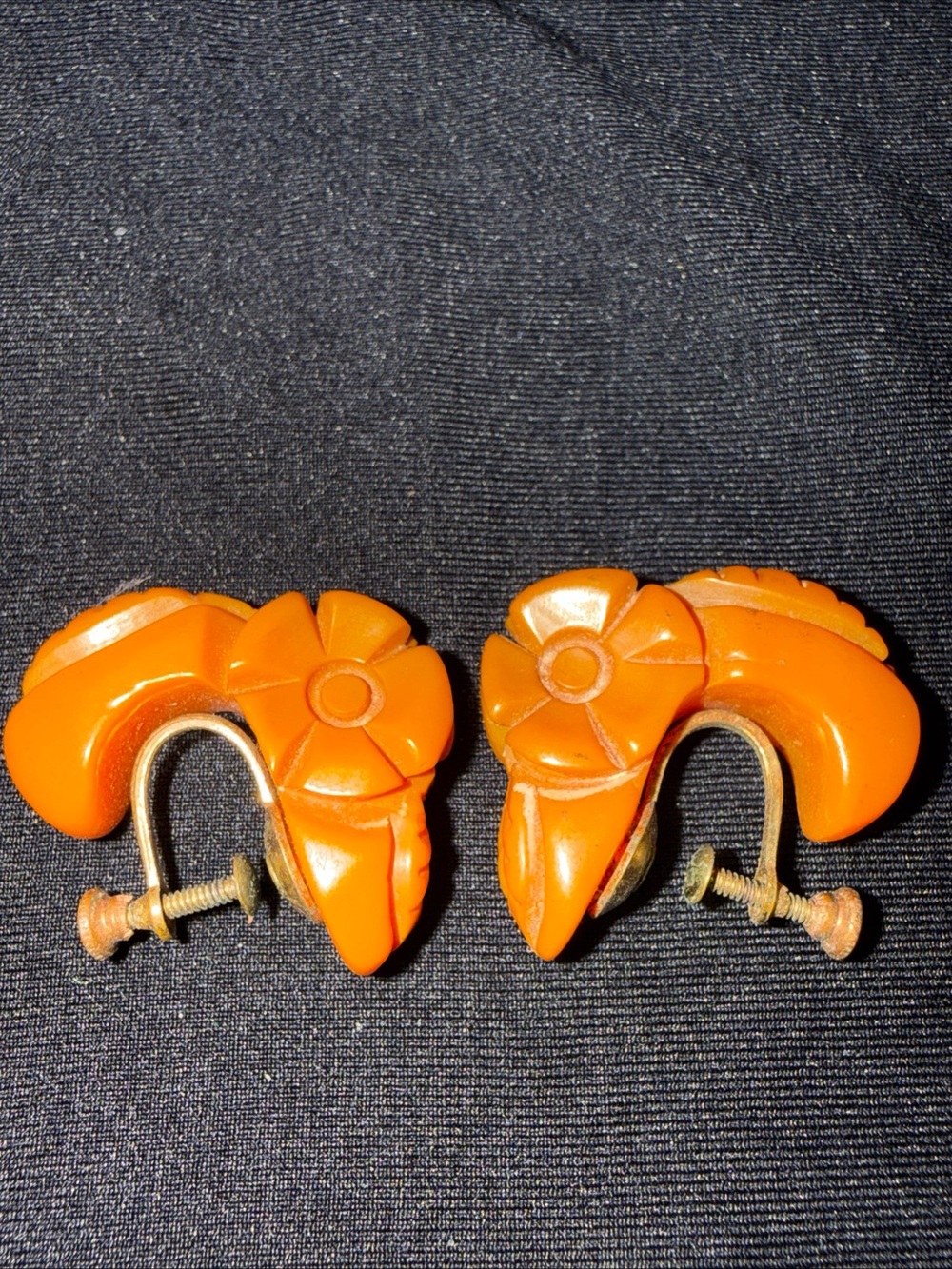 Butterscotch Bakelite vintage carved flowers leaves screw on